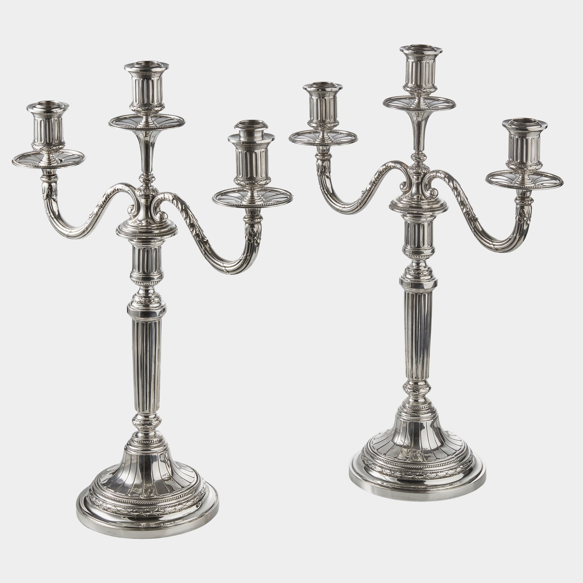 2 Girandolen/Silberleuchter 3-lichtig aus 800er Silber – Ludwig XVI-Stil - Bild