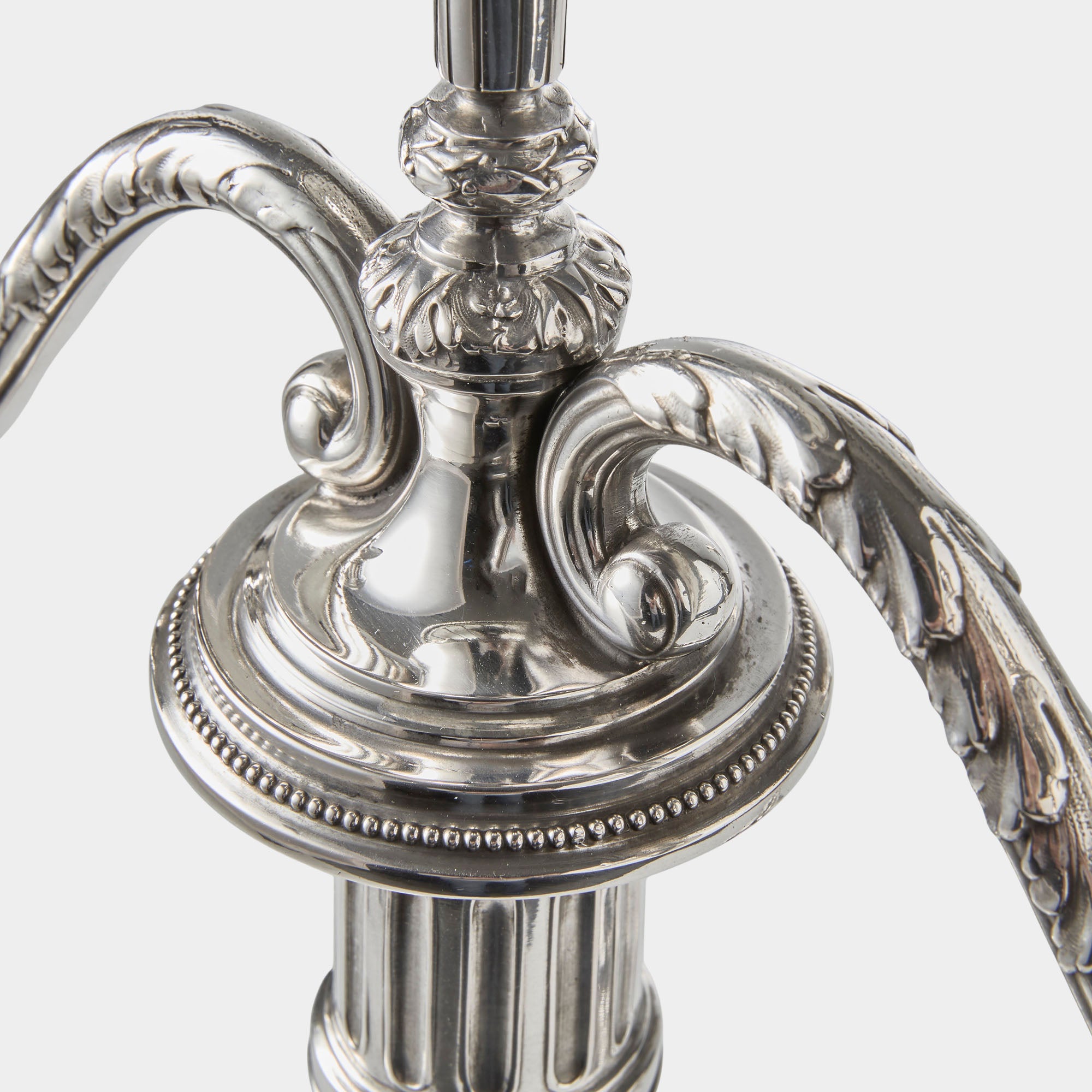 2 Girandolen/Silberleuchter 3-lichtig aus 800er Silber – Ludwig XVI-Stil - Bild