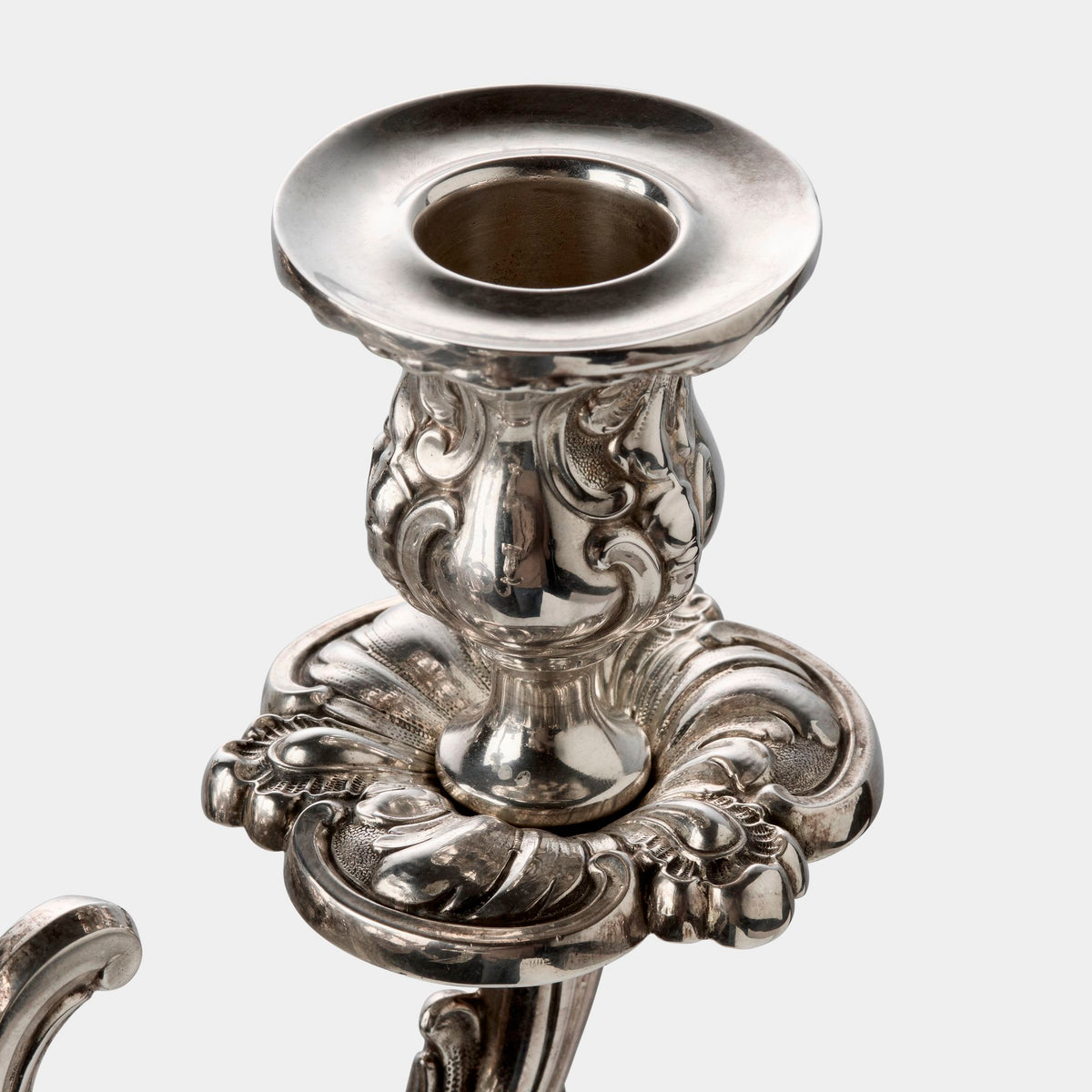 6-flammige 800er Silber-Girandole im Rokokodesign - Bild 3