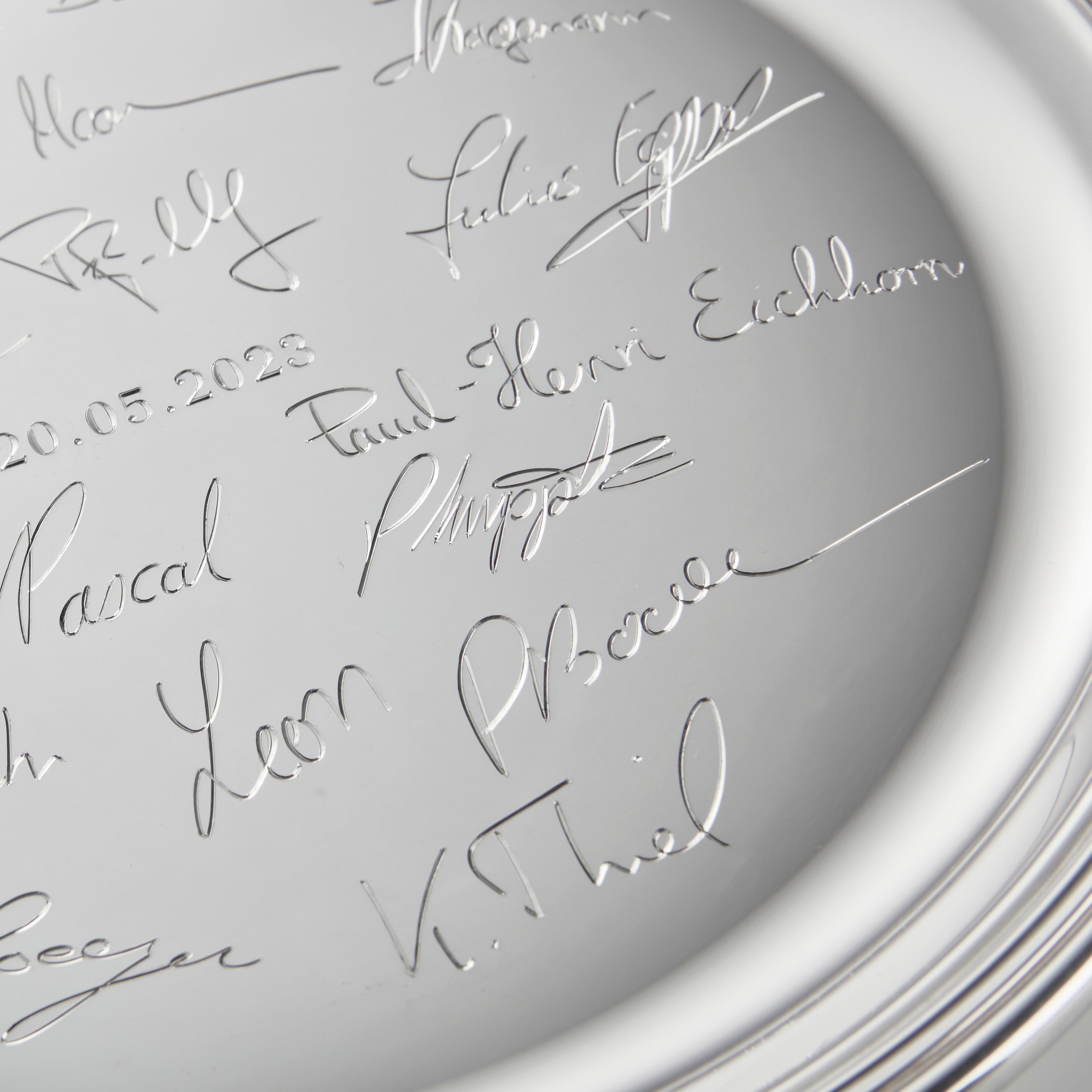 Silberteller-mit-Gravur