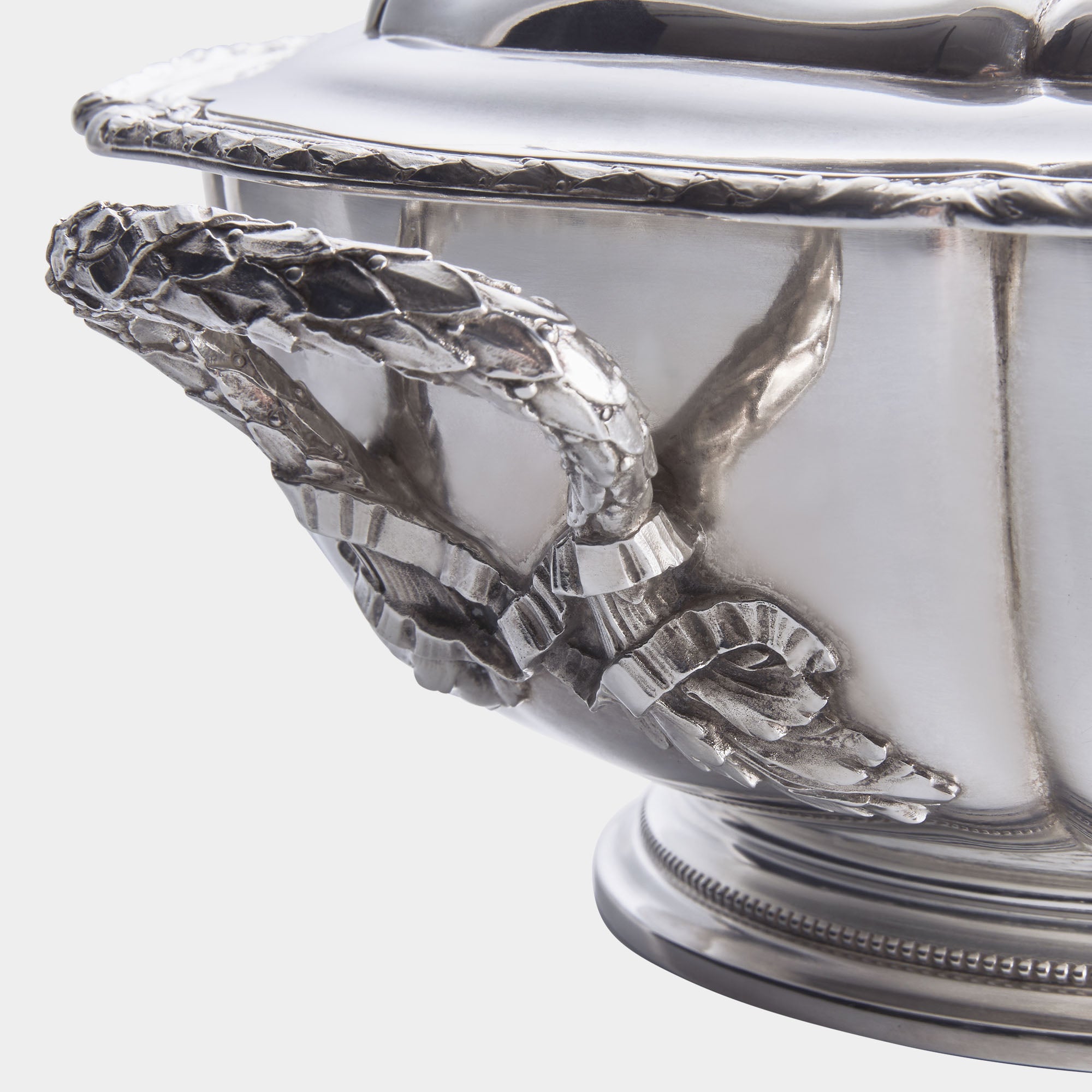 Deckelschüssel Ludwig XVI aus 800er Silber – Kunstvoll verziert mit Gravur - Bild 2