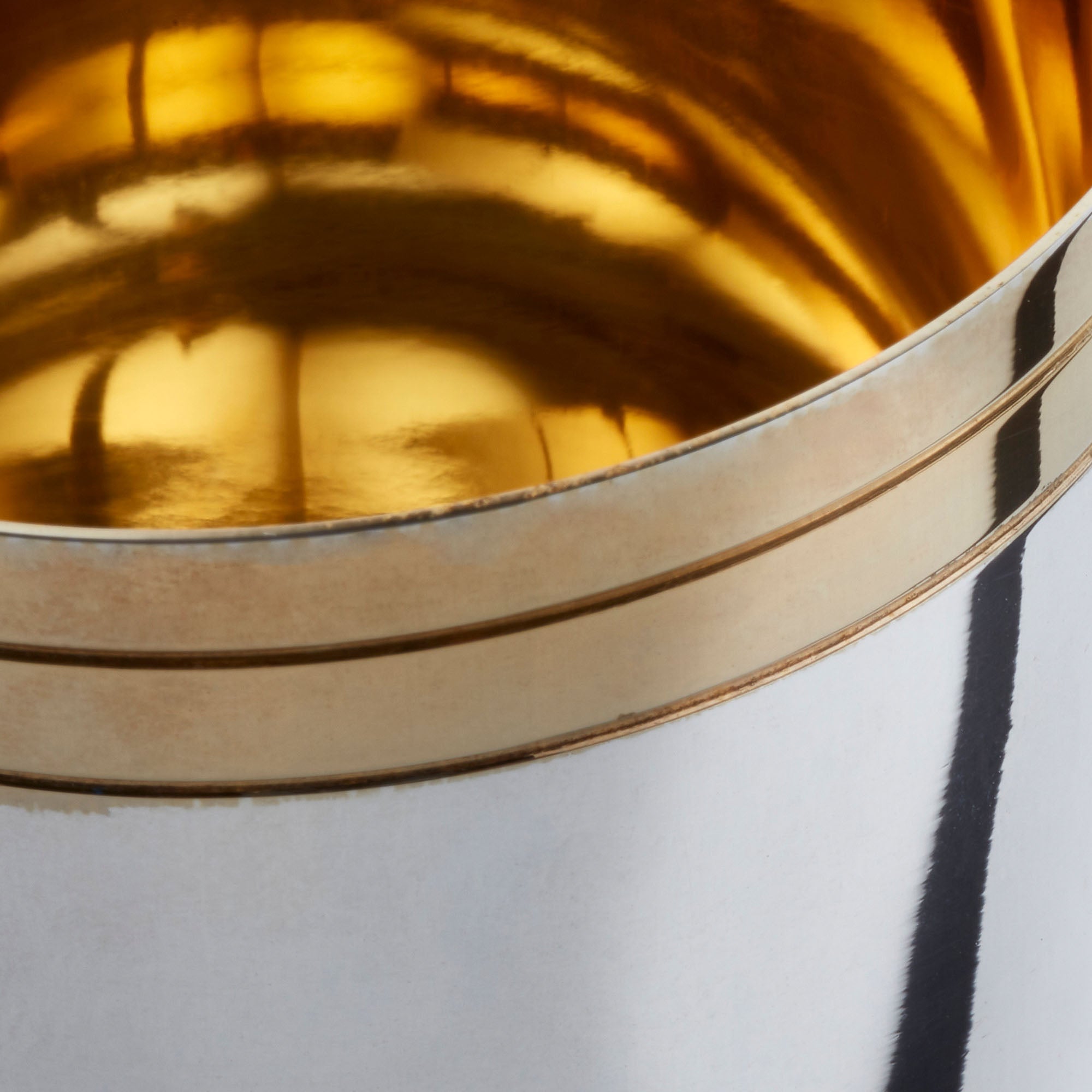 Luxuriöser Silberbecher mit Goldveredelung - 6cm Höhe - Bild 2