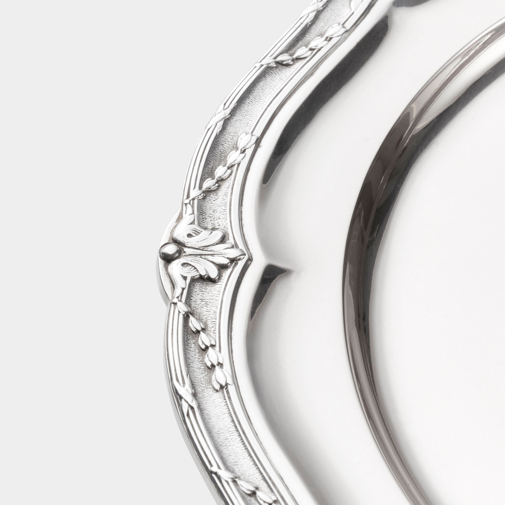 Handgefertigter Belgischer Silberteller mit Schleifendekor - Bild 2