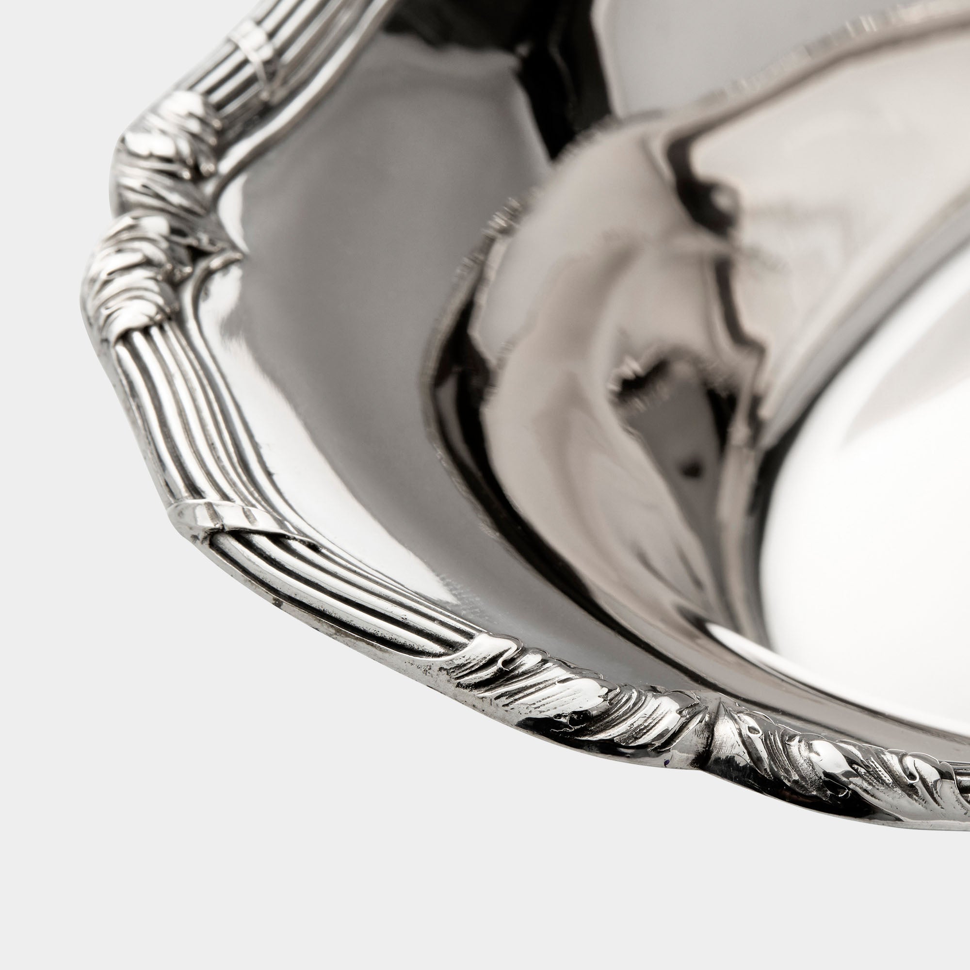 Elegante Silber-Brotschale mit aufgelegtem Bordürenrand - Bild 3