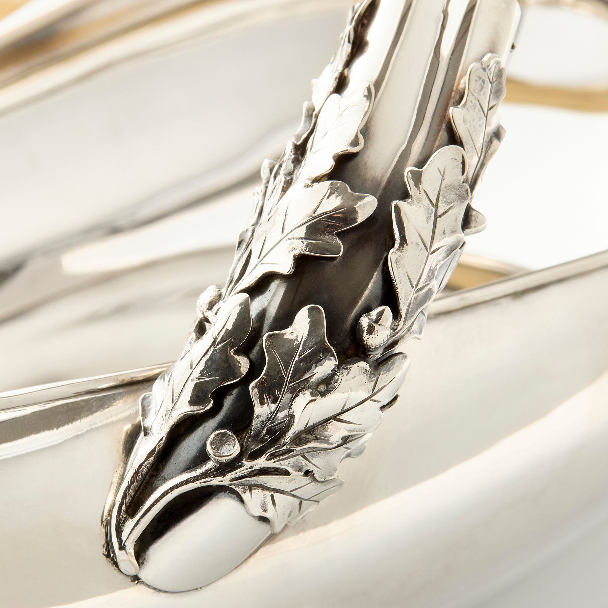 Luxus-Servierschale aus 925er – Ovale Form mit Eichenlaub & Eberzahngriff - Bild 5