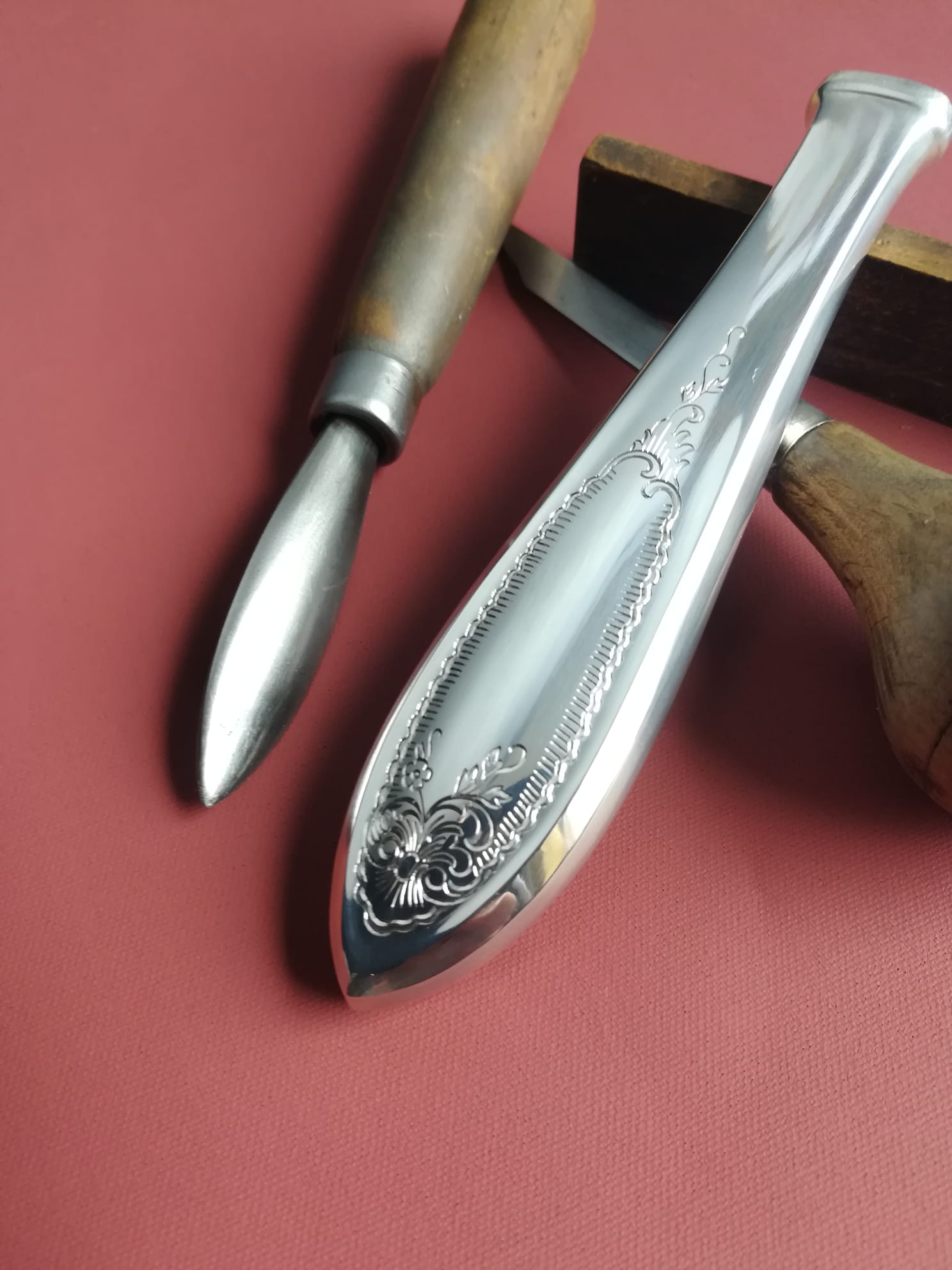 Silber Gravur geschnirckeltes Design