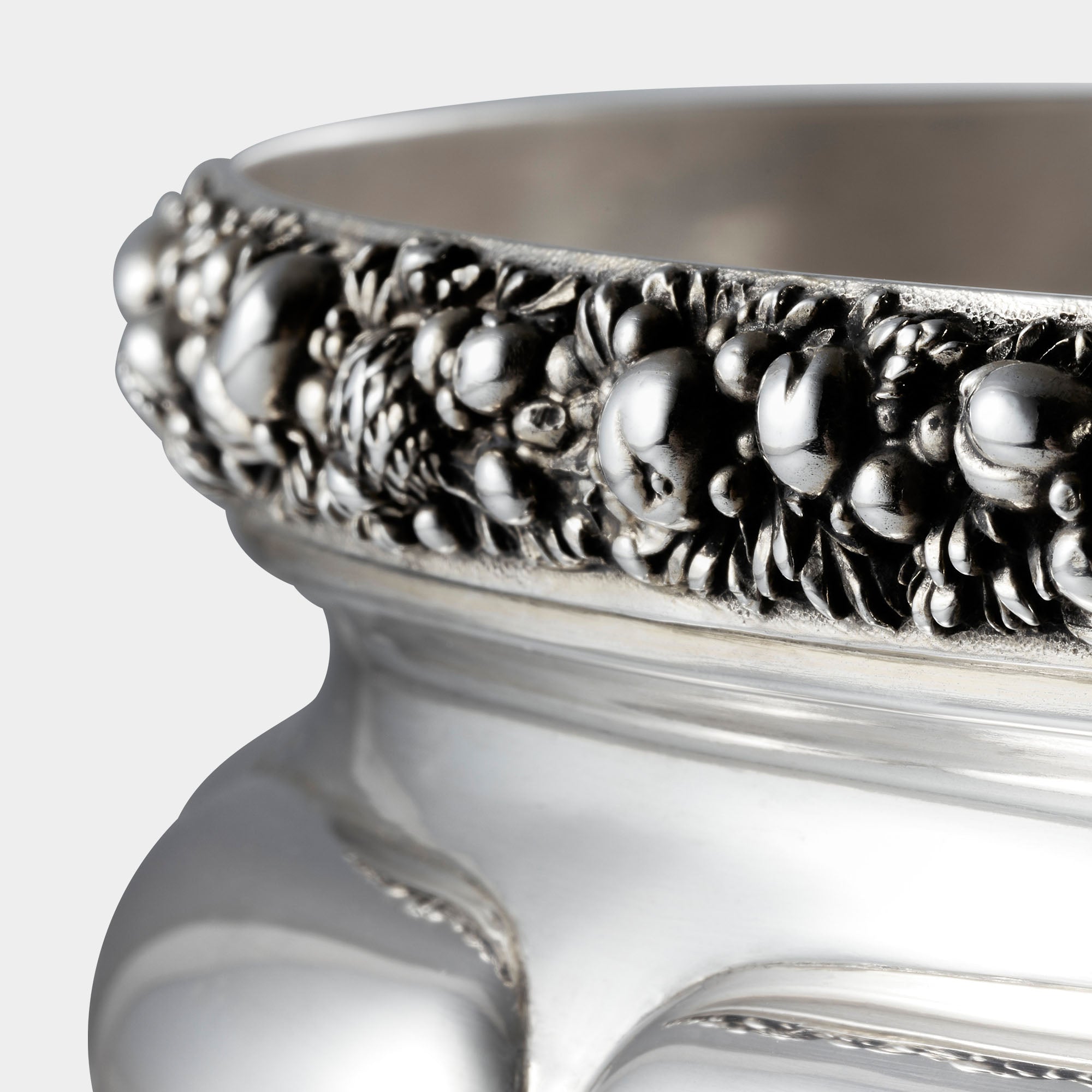 Handgefertigte Silberschale mit Blütenrand von Koch & Bergfeld - Bild 4