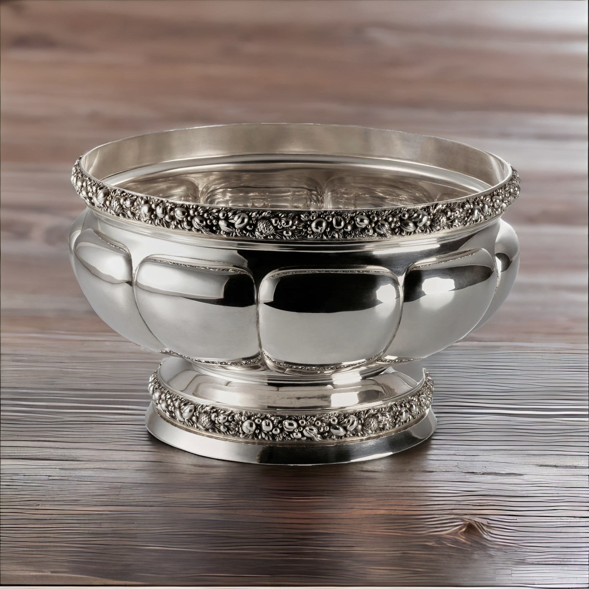 Handgefertigte Silberschale mit Blütenrand von Koch & Bergfeld - Bild 5