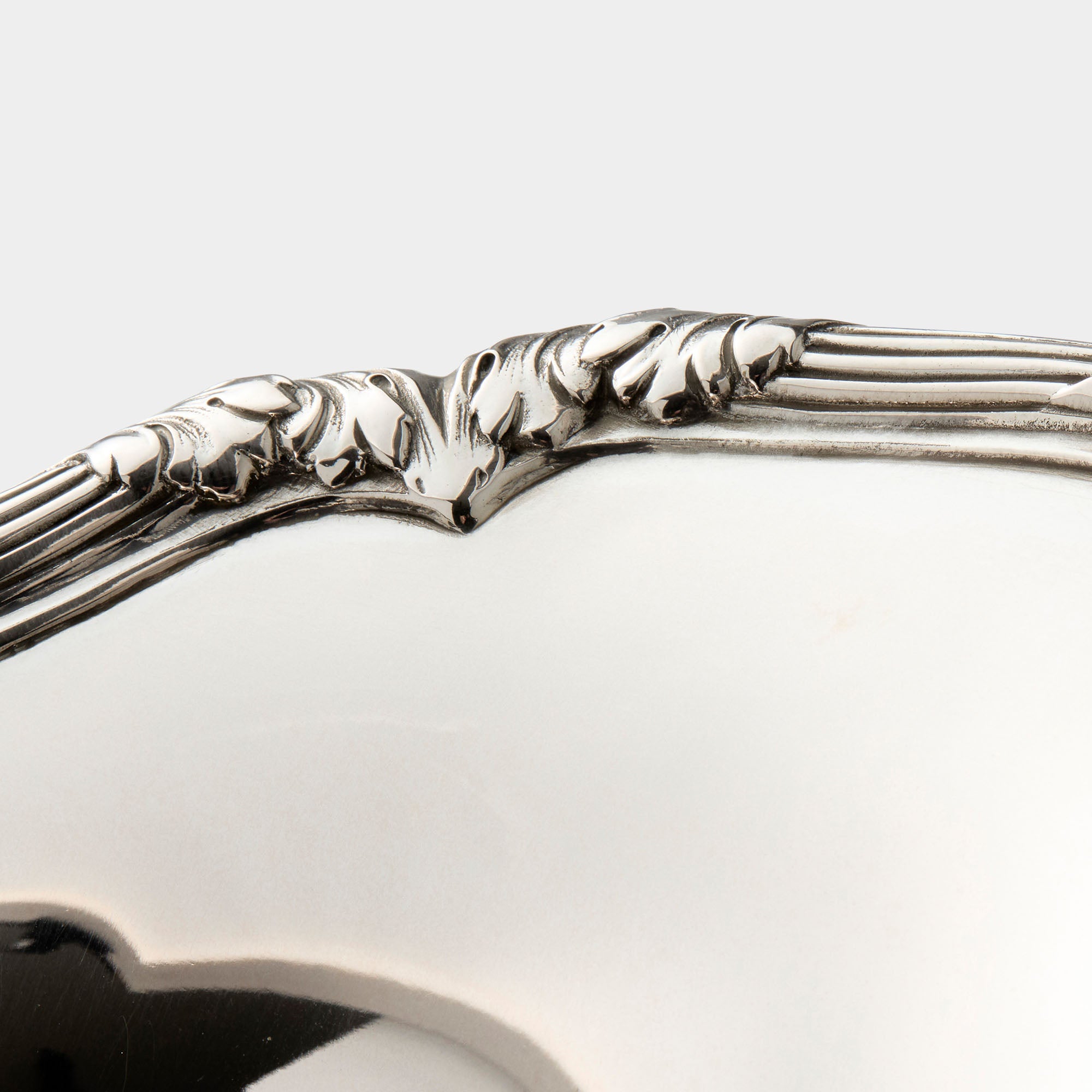 Elegante Silber-Brotschale mit aufgelegtem Bordürenrand - Bild 2